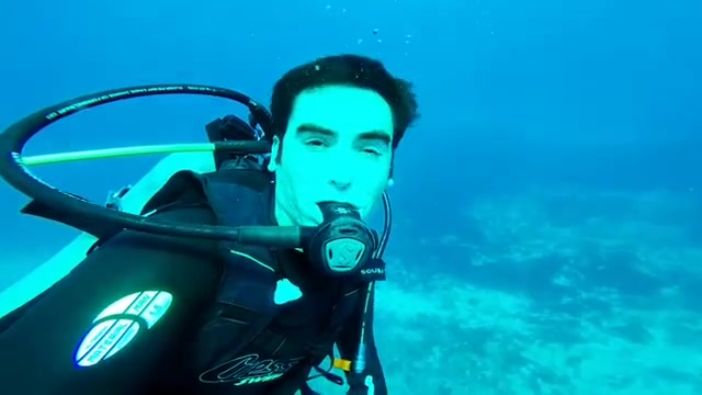 Scubadiver breathing barefaced underwater