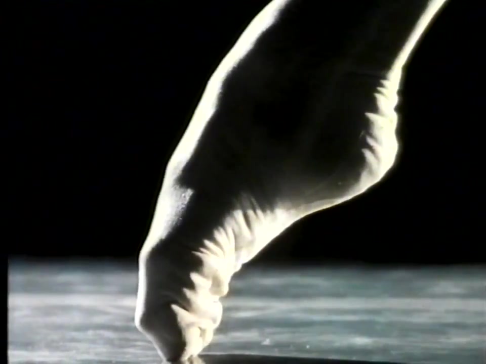 Ballet feet in tights