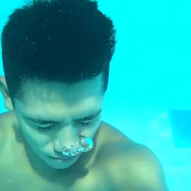 Cutie drowning underwater