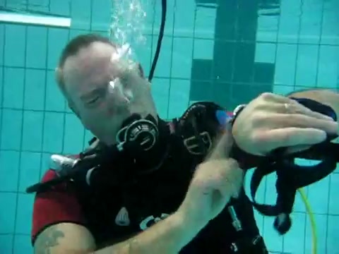Russ breathing barefaced underwater