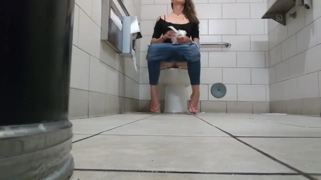 Hot College girl peeing