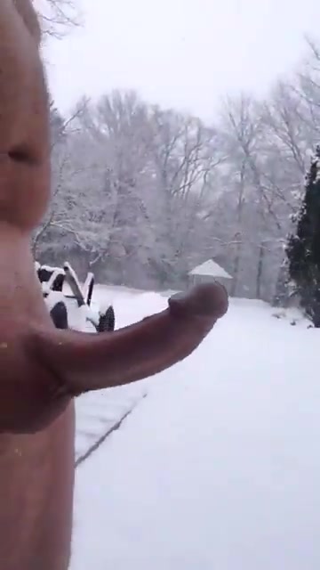 White Daddy jerks off in snow