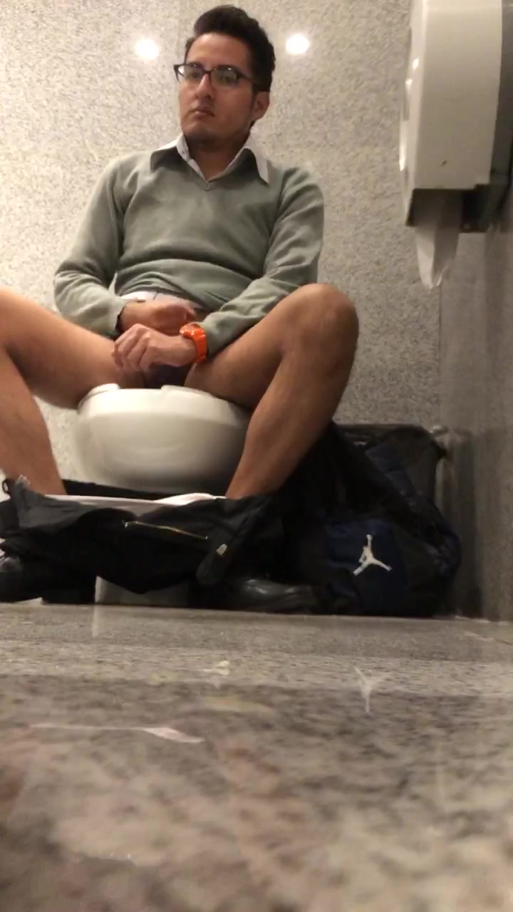 Boy bathroom - video 2