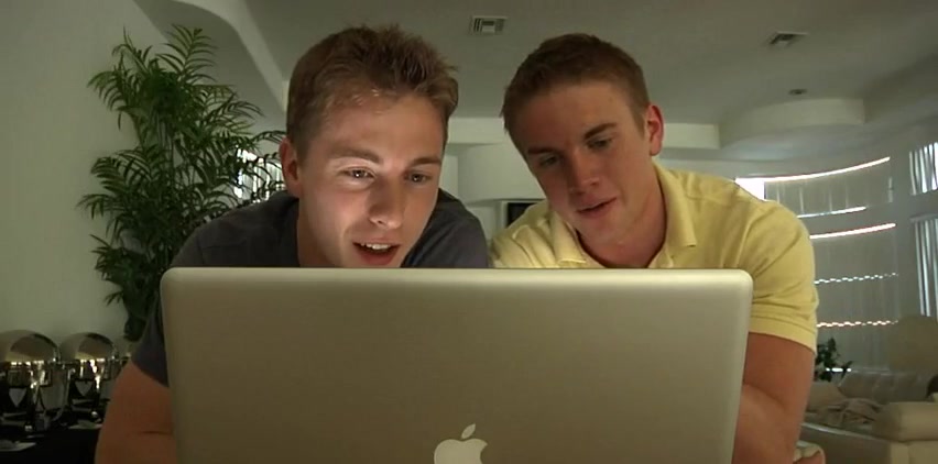 Blonde Muscle Fucks Blonde Hunk