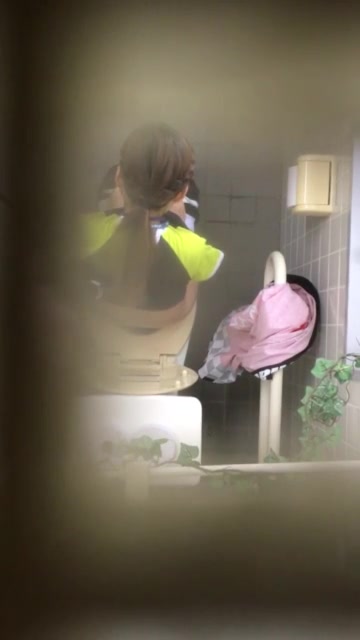 Japanese girl toilet voyeur 1
