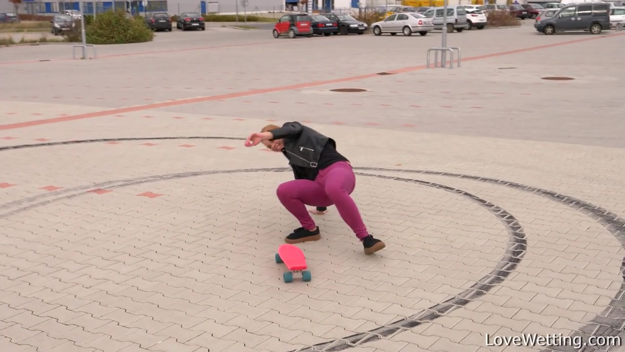 girl peeing pants doing skateboard
