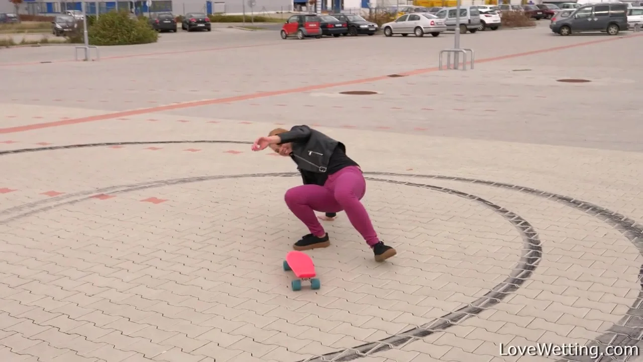 Girl peeing pants doing skateboard - ThisVid.com