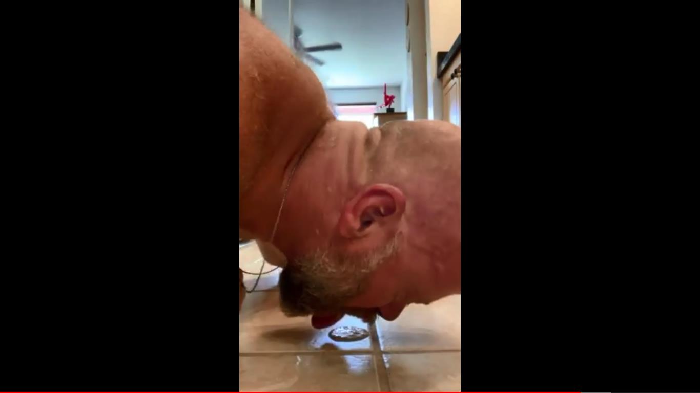 Eating cum from drained cunt