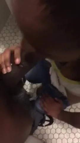 Ebony Bathroom Blowjob - Hot Ebony Toilet blowjob - ThisVid.com