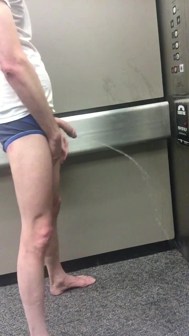 Big dick dude pisses in elevator