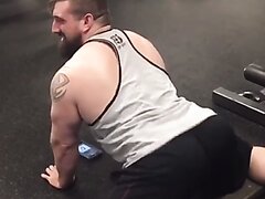Muscle guy twerking