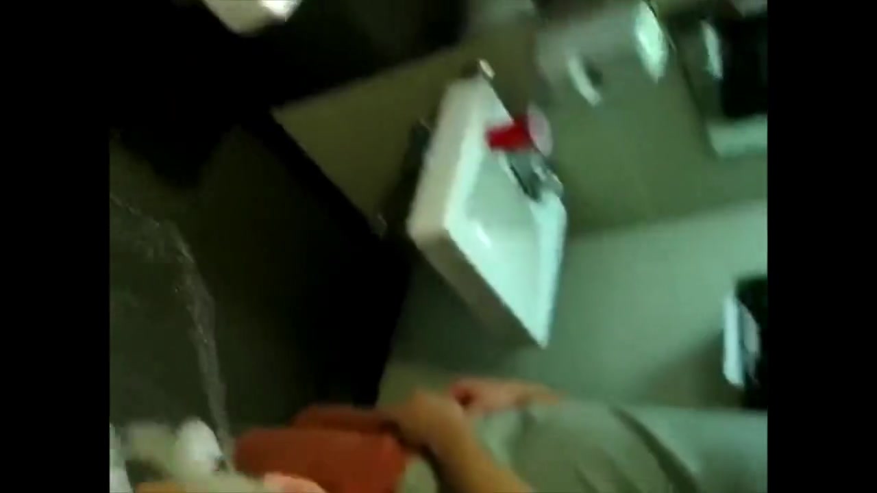 FRIEND PISSING EVERYWHERE IN TOILET
