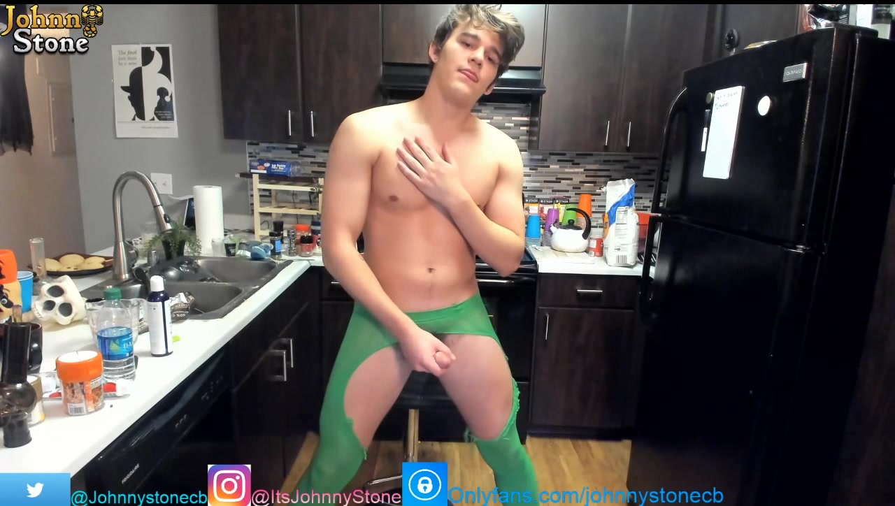 OH MY GOD SO SEXY JOHNNY ON CAM 3