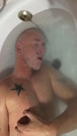 Barefaced underwater in tub
