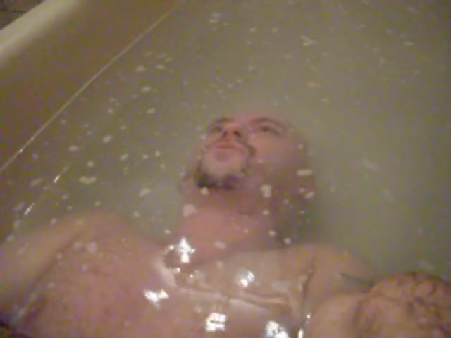 Barefaced underwater breathold in tub