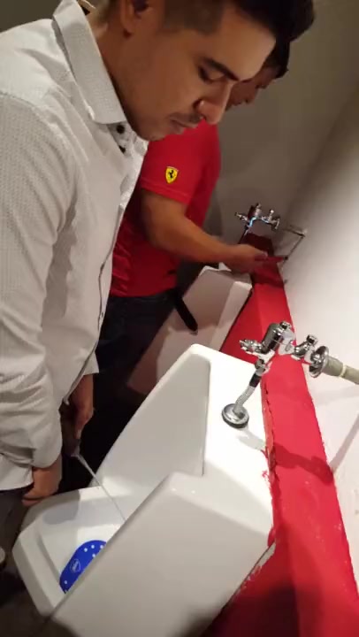 SPYING HOT GUYS AT THE URINAL 1
