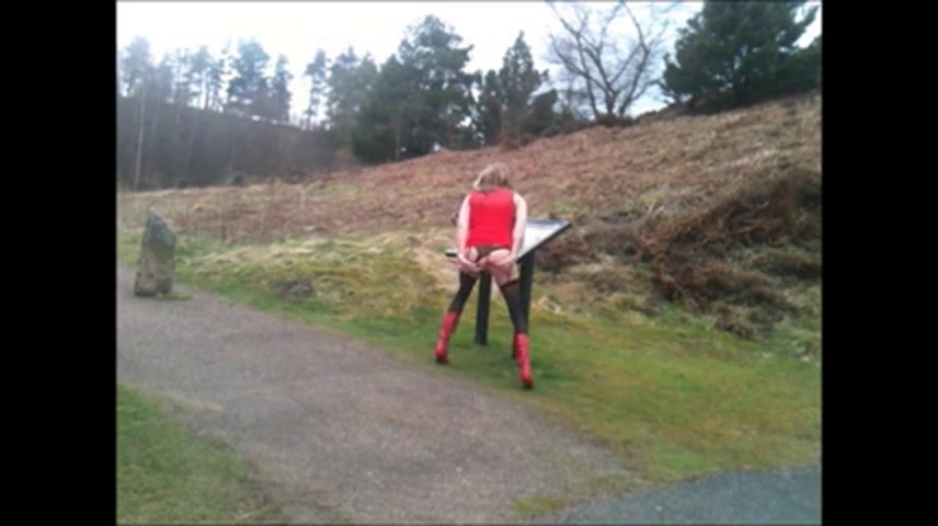Tranny undressing in public