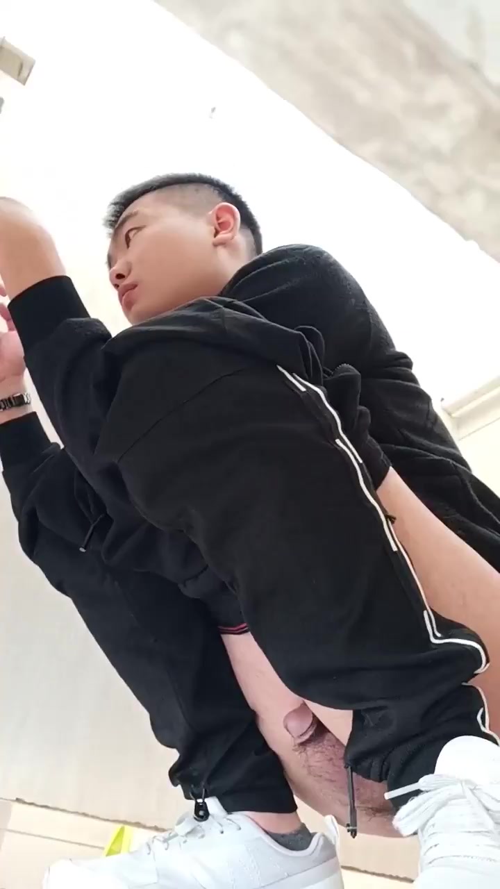 Handsome Guy with Sexy Butthole - video 2