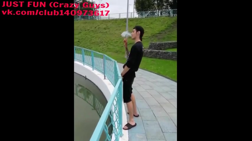RUSSIAN GUYS PISSING OUTSIDE