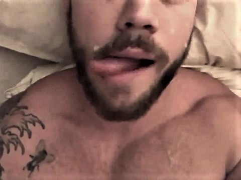 SOLO JACK STUDS - HOT MUSCLE BEEF CUB TAASTY CUM SPRAY LOAD IN BED