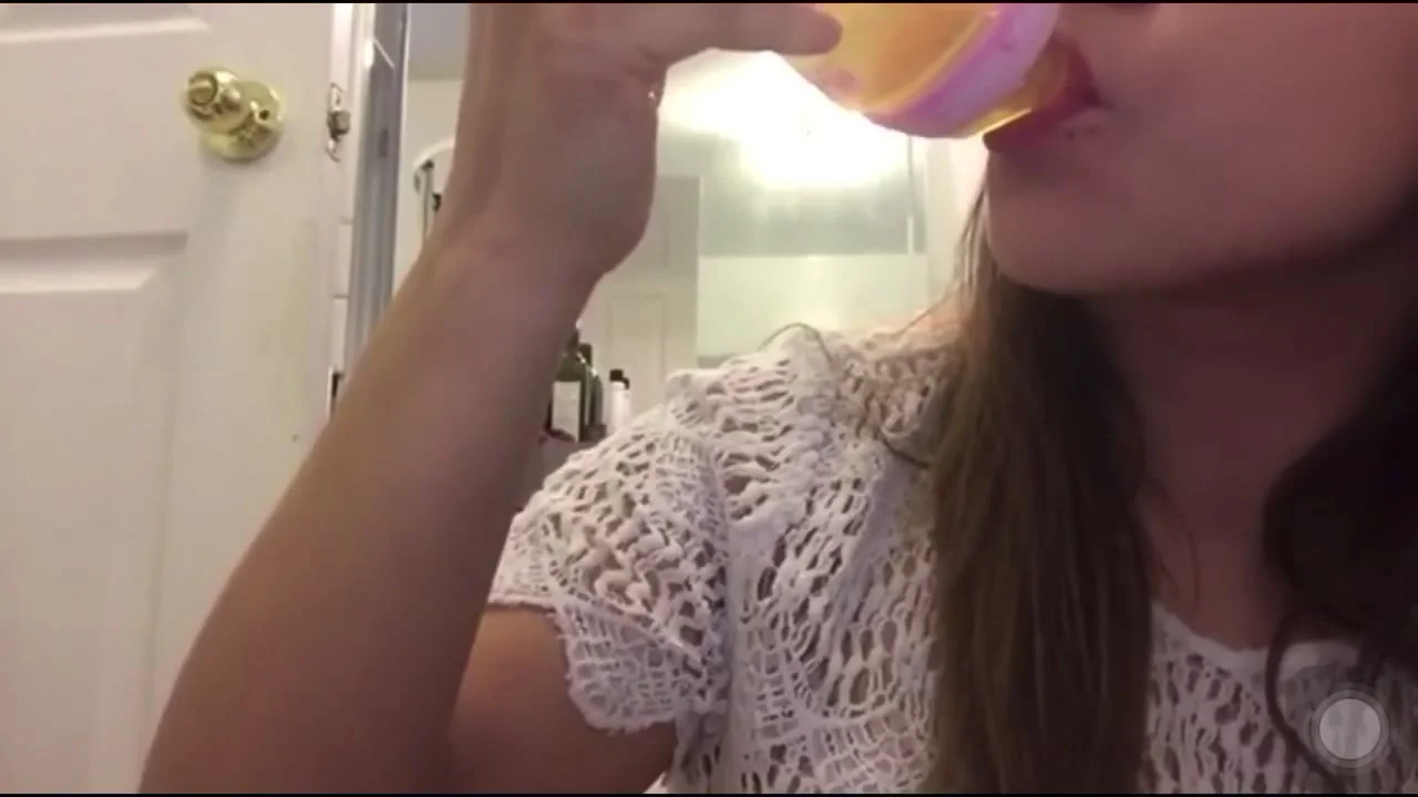 DRINKING HER OWN PEE FROM A BABY BOTTLE - ThisVid.com