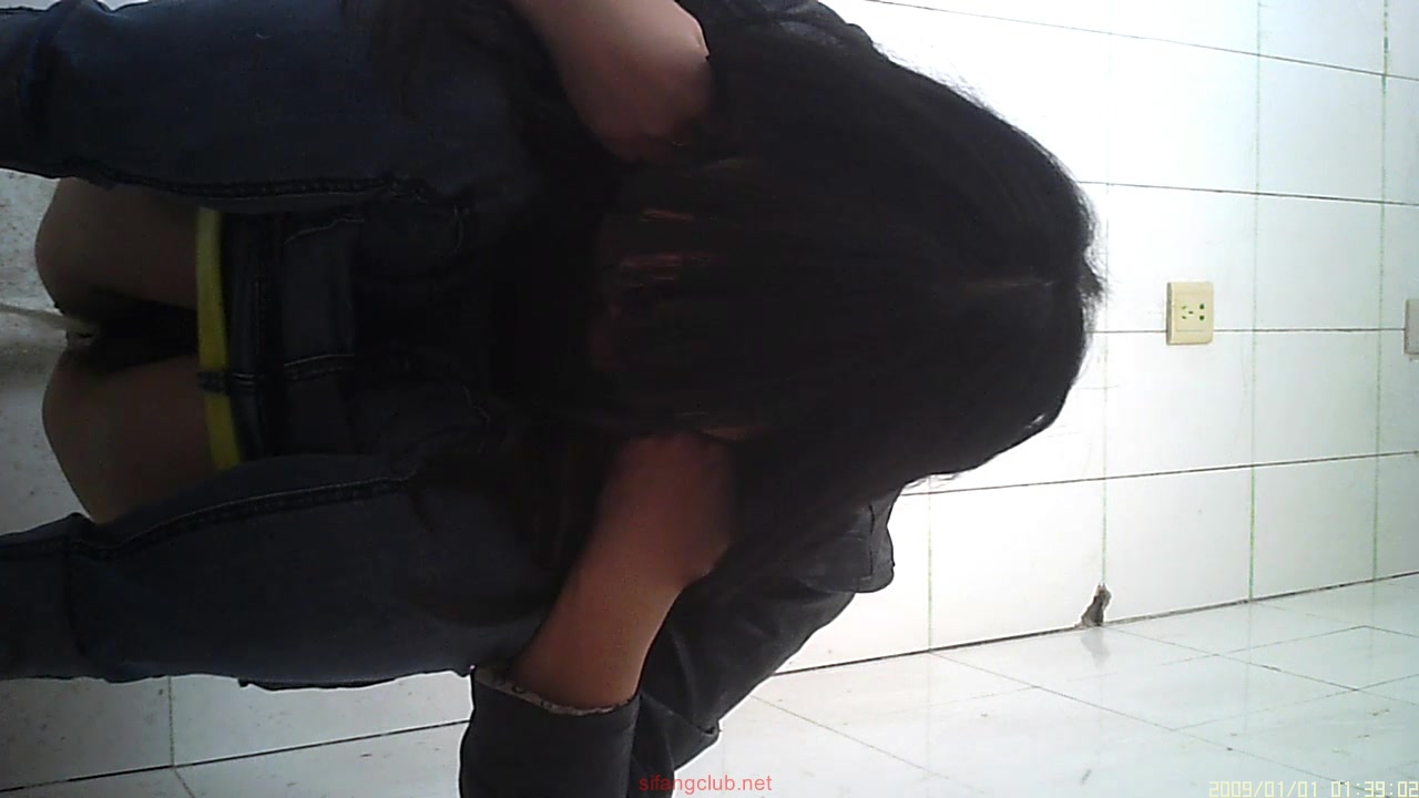 chinese girl pee in dormitory 2