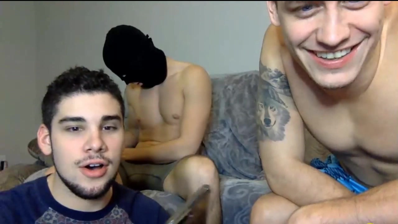 HOT BOYS WITH GAY FRIEND ON CAM