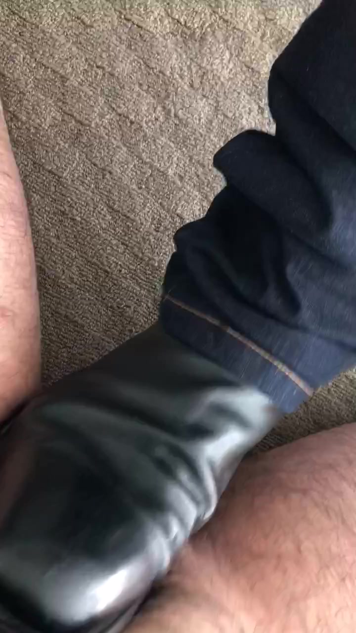 RM ... stomping cock