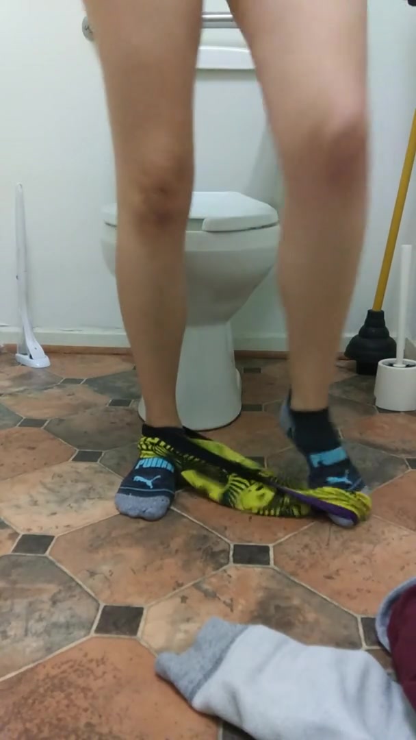 Girl Masturbating on public toilet  2