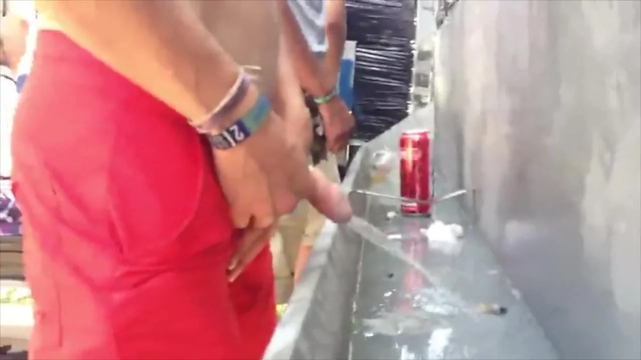 Spycam Caught Drunk Man Pissing at Dour Festival pic