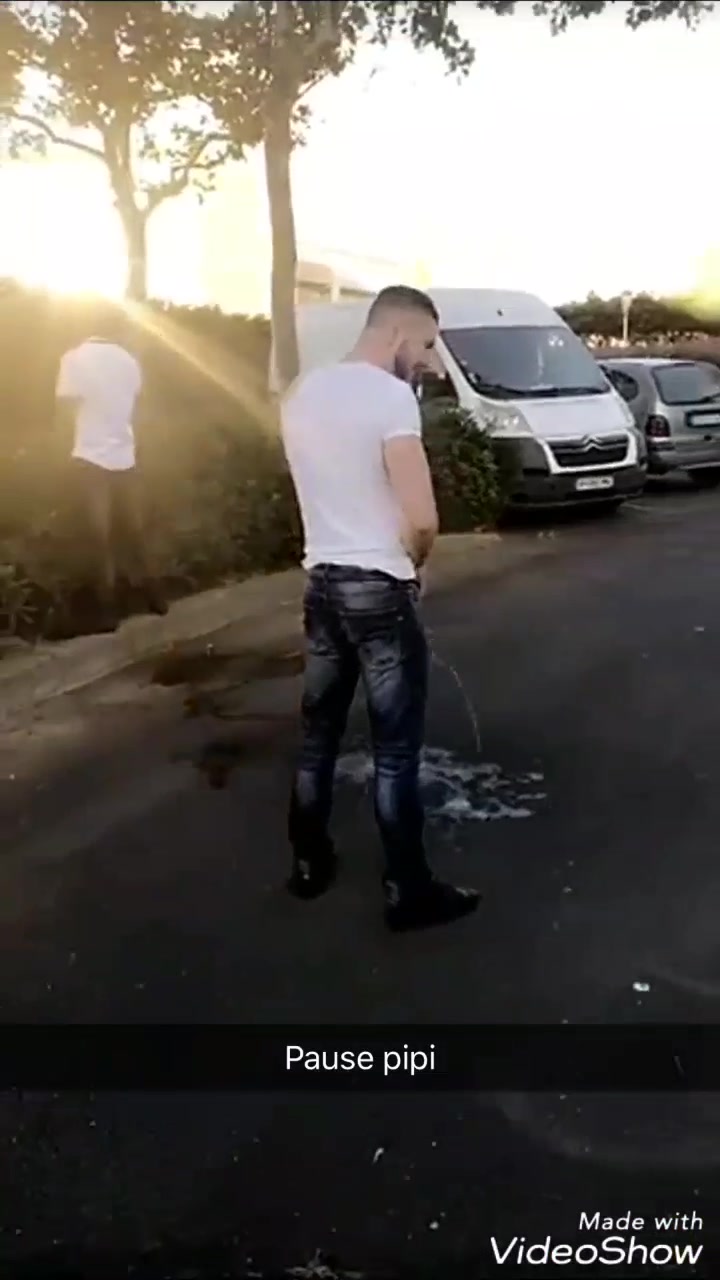COMPILATION OF STRAIGHT GUYS PISSING