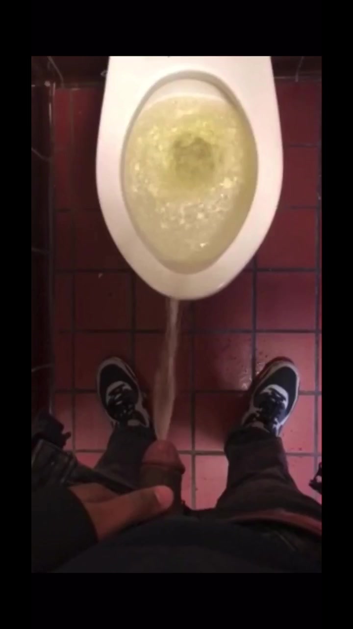 Huge public restroom pissing