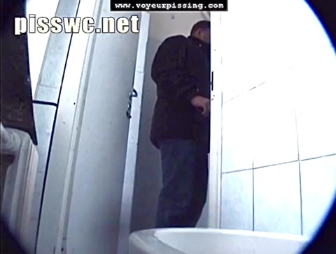 RARE: Man spies on peeing girls