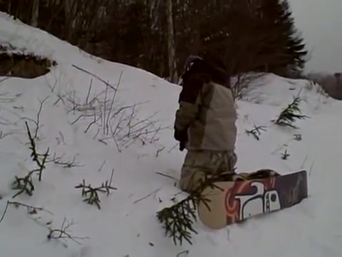 Snowboarder pisses in the snow