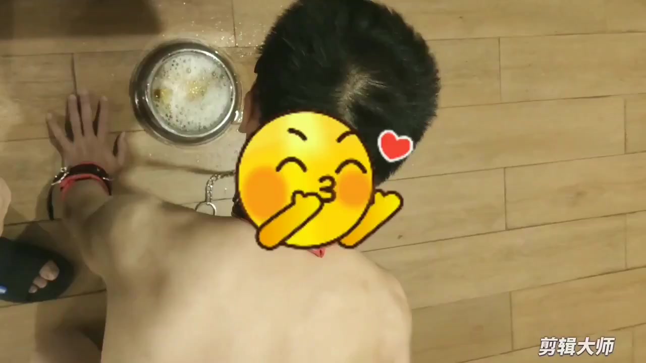 Asian doggy drinks piss from...