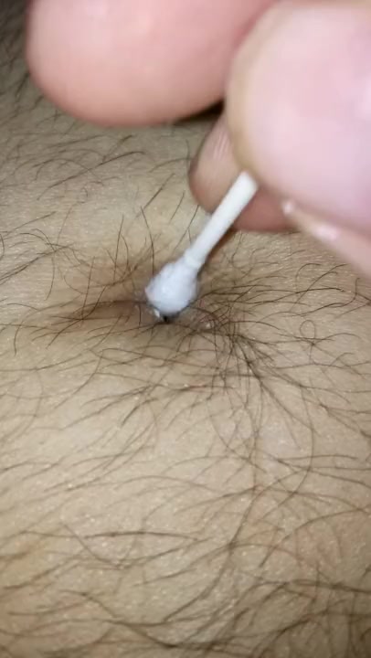 Cleaning daddy dirty bellybutton