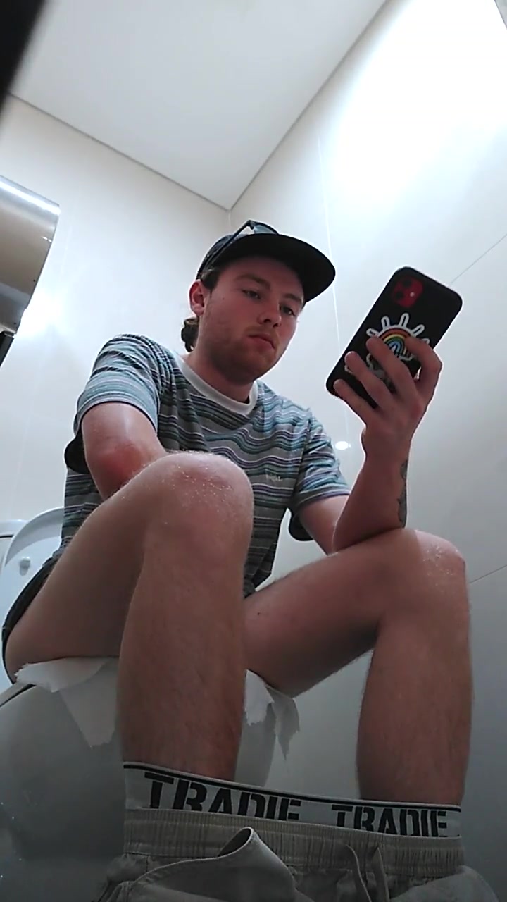 toilet bs 86- Sexydude shitting