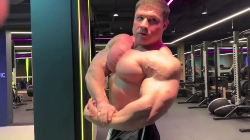 Russian Musclemonster Vitaly Fateev 4