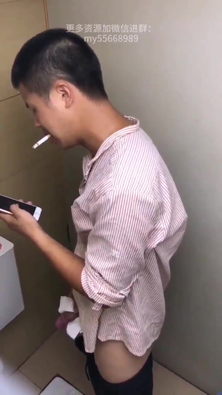 CHINESE MEN STROKING IN THE TOILET 1