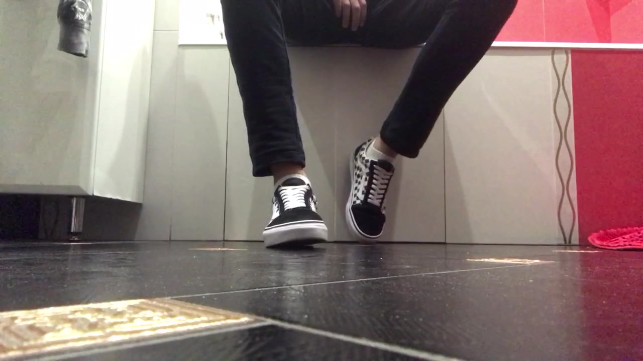 Shoeplay with Vans