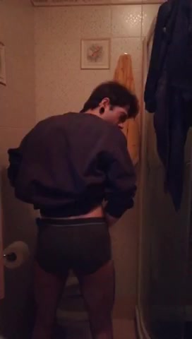 Dario Pooping his undies