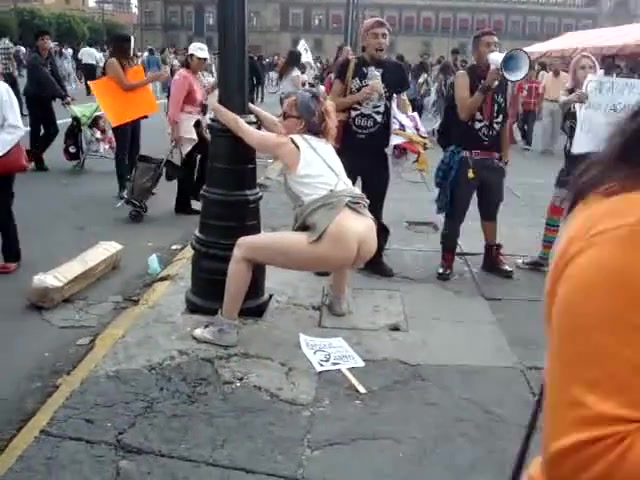 Mexicam female protester takes a shit in public