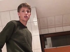 PERFECT TWINK WITH HUGE DICK CUMMING