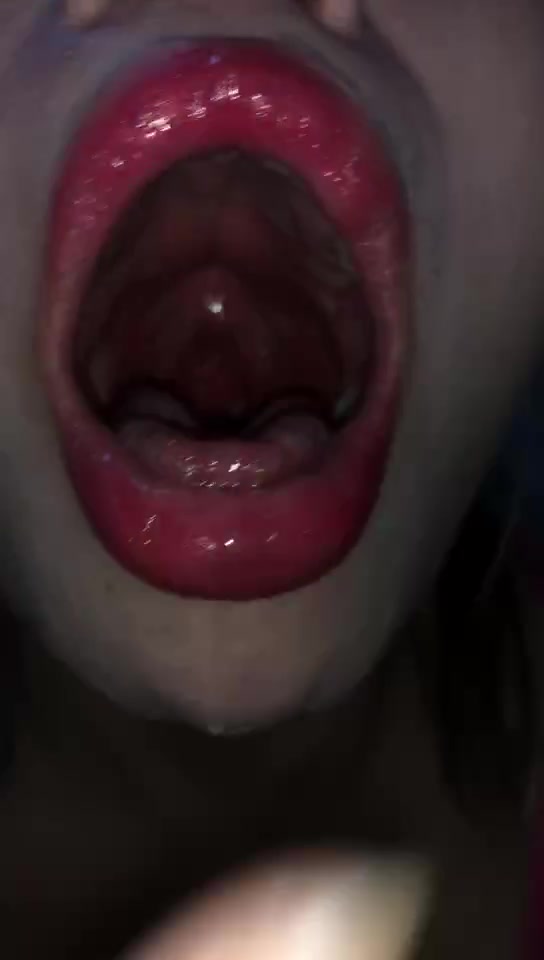 Mouth Fetish chinese girl swallow and gag on grapes