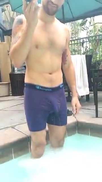Joey salads pissing in the swimming pool. 