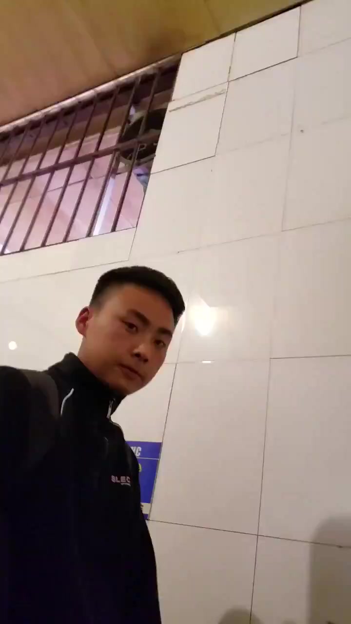 SPYING CHINESE MEN AT TOILET 10