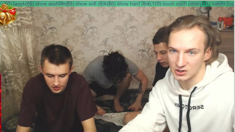 GROUP OF RUSSIAN FRIEND ON CAM