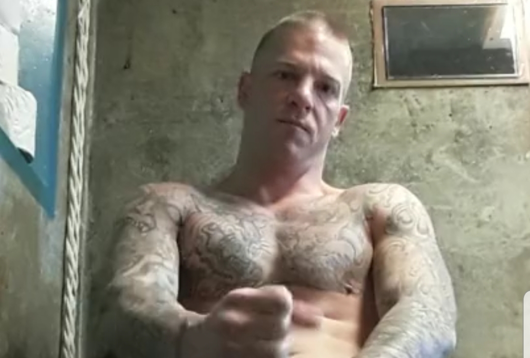 Str8 prison thug jerks and cums on the toilet