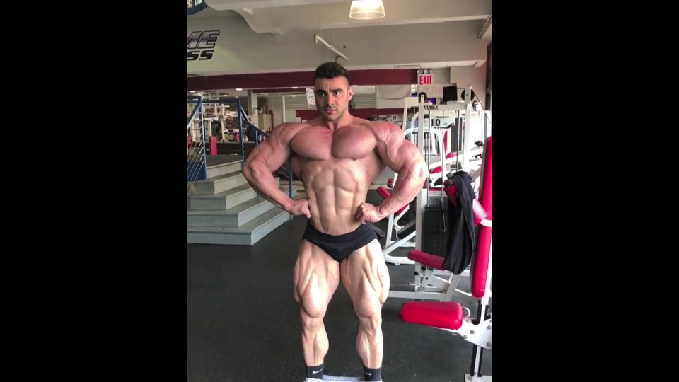 Unknown Musclehunk showing off - video 2