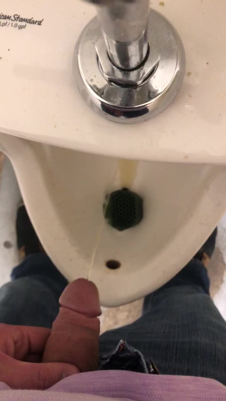 Piss at work - video 11